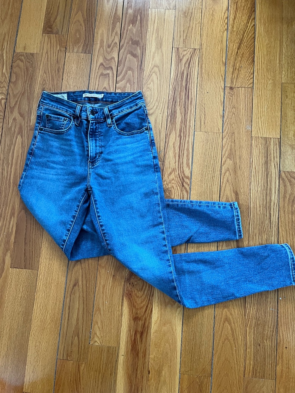 Levi's High-Rise Slim Taper Jeans - Medium Blue Wash